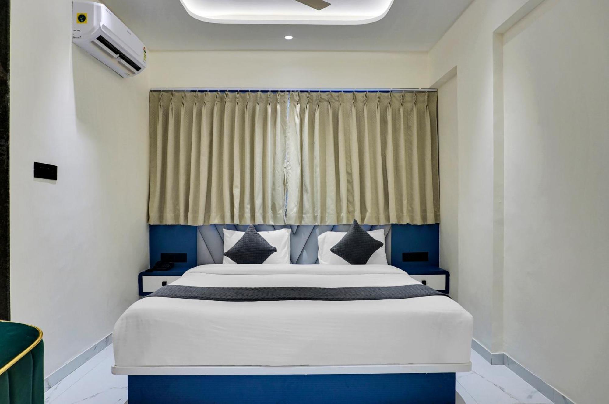 Palm Suites Baner- Indian Nationals Only Pune Esterno foto