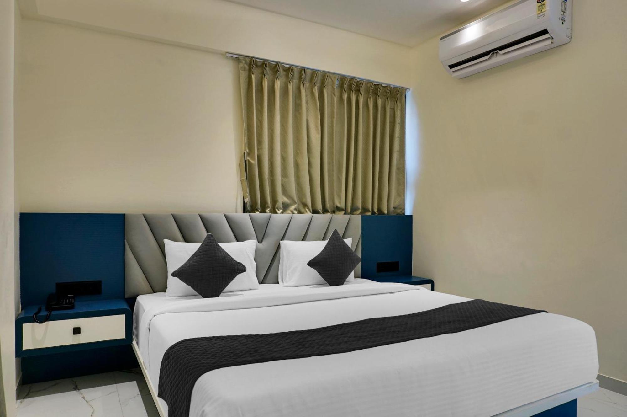 Palm Suites Baner- Indian Nationals Only Pune Esterno foto
