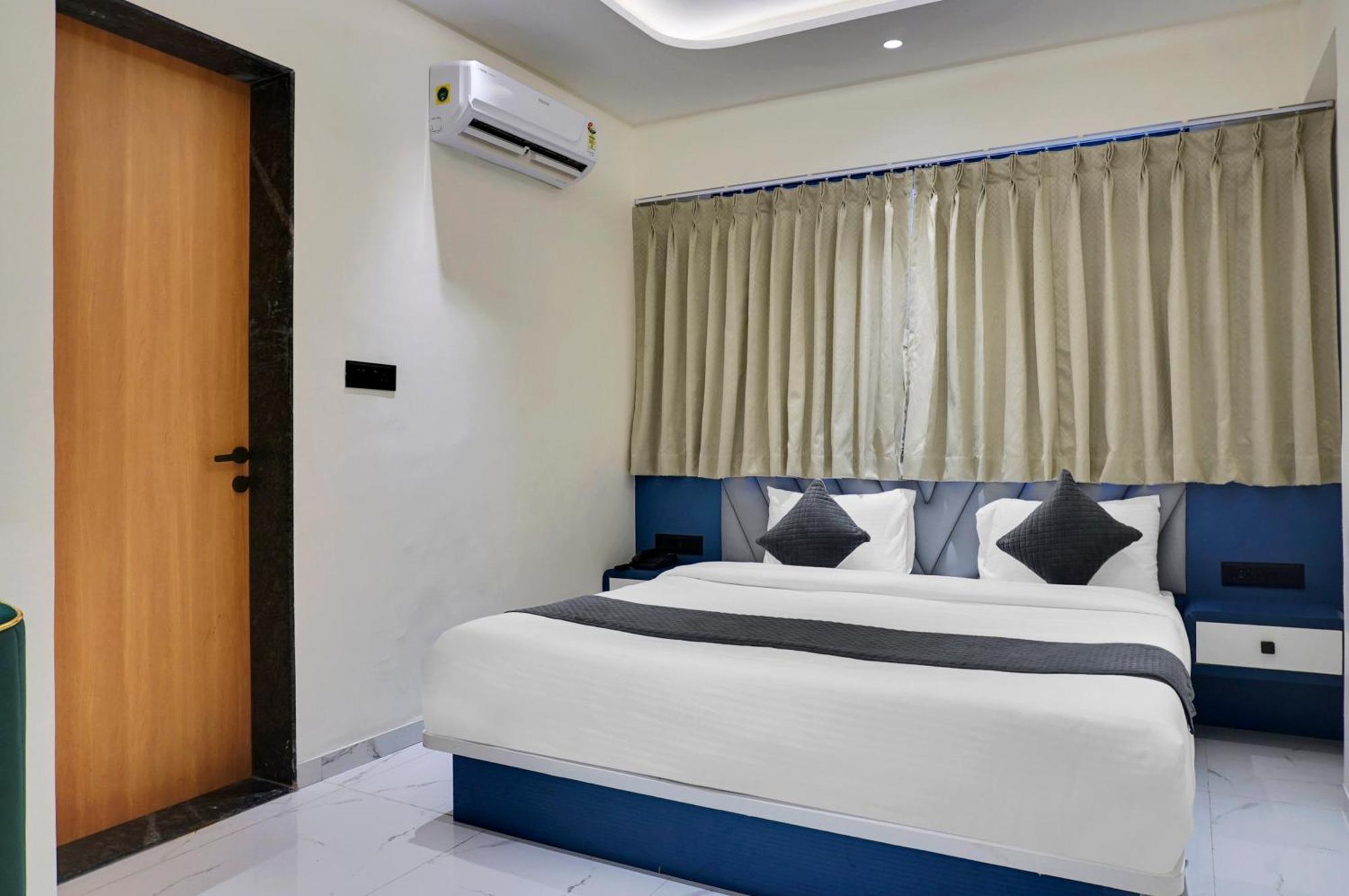 Palm Suites Baner- Indian Nationals Only Pune Esterno foto